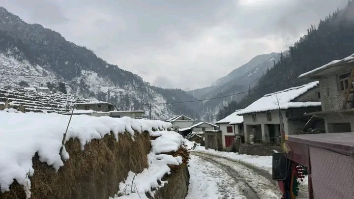 बाजुरामा बाक्लो हिमपात, जनजीवन कष्टकर
