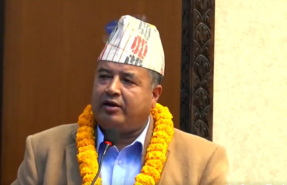 बालेनप्रति महेश बस्नेतको टिप्प्णीः विदेशीले स्वार्थ पूरा भएपछि नेता होइन्,जोक्कर भनेर बोलाउने छन्